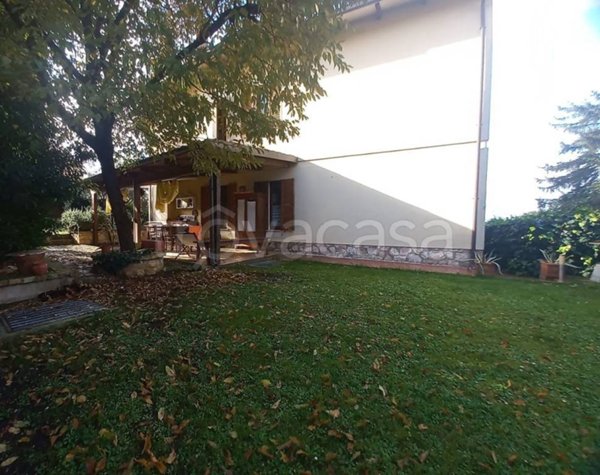 casa indipendente in vendita a Campello sul Clitunno
