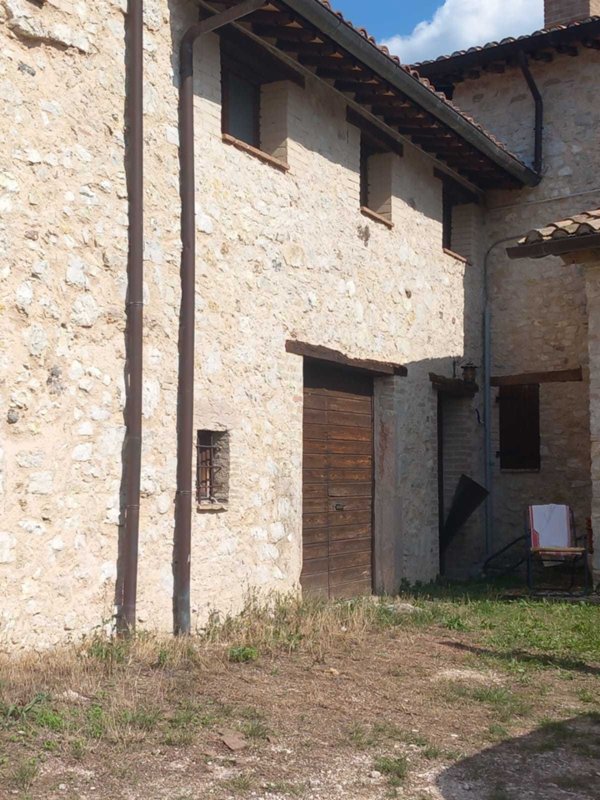 villa in vendita a Campello sul Clitunno in zona Agliano