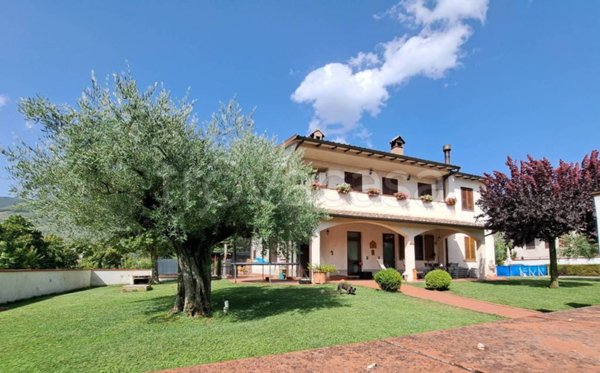 casa indipendente in vendita a Campello sul Clitunno