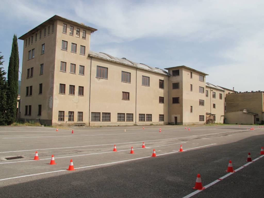 intera palazzina in vendita a Campello sul Clitunno