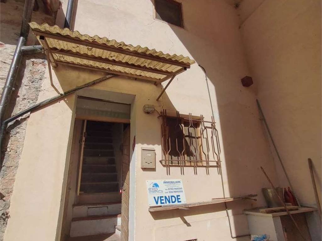 casa semindipendente in vendita a Campello sul Clitunno in zona Spina Nuova