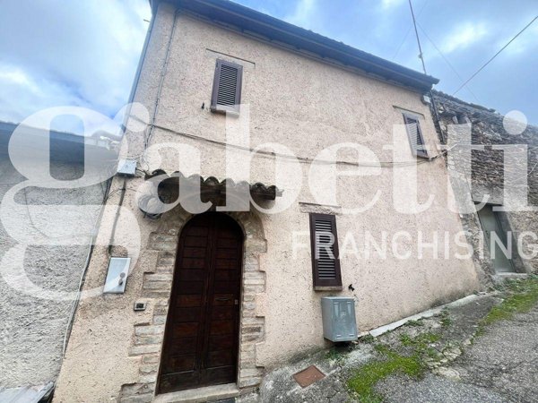casa indipendente in vendita a Campello sul Clitunno in zona Spina Nuova