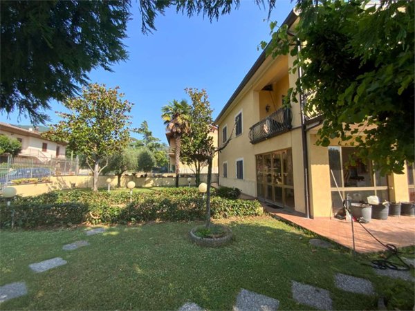 casa indipendente in vendita a Campello sul Clitunno