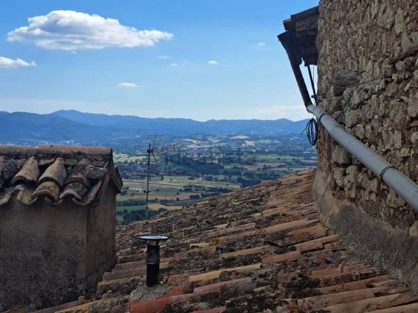 pentavano in vendita a Campello sul Clitunno