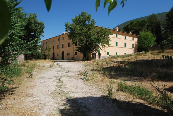 casa indipendente in vendita a Campello sul Clitunno