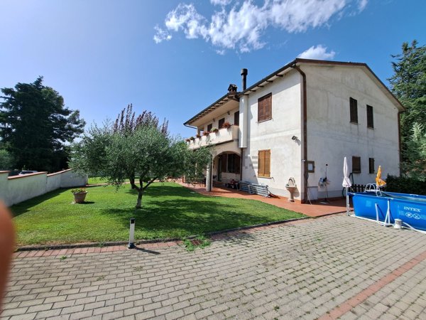 casa indipendente in vendita a Campello sul Clitunno