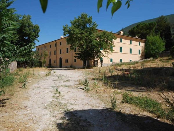 casa indipendente in vendita a Campello sul Clitunno