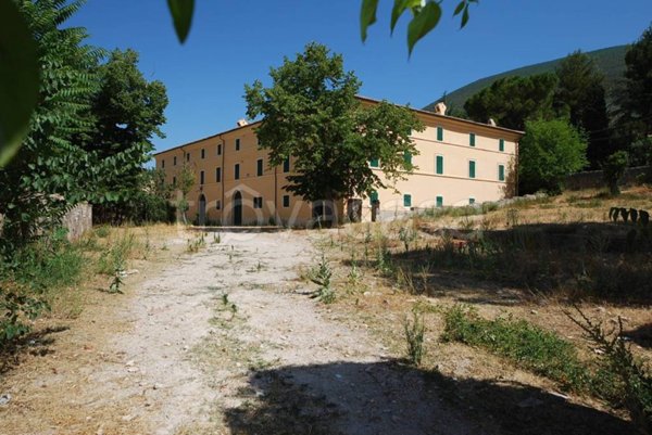 casa indipendente in vendita a Campello sul Clitunno