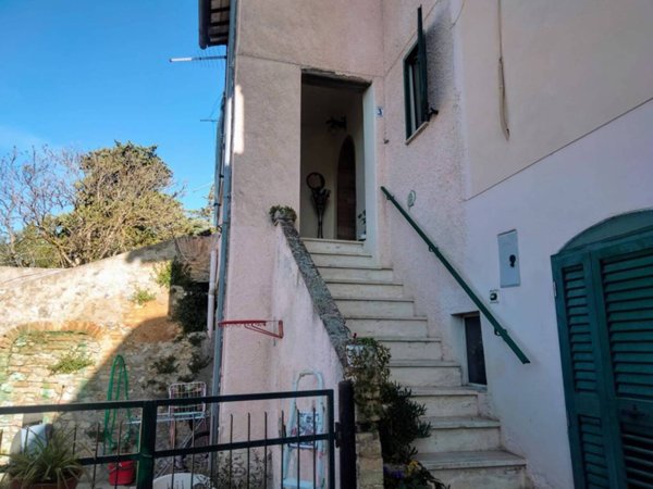 casa indipendente in vendita a Campello sul Clitunno
