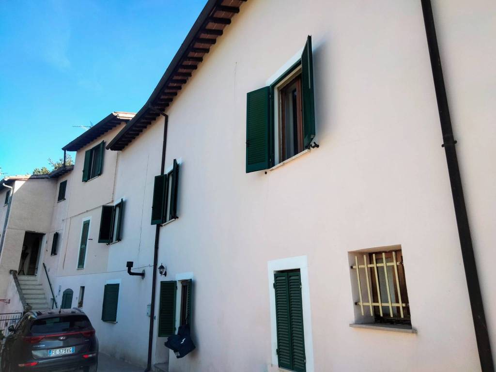 casa indipendente in vendita a Campello sul Clitunno