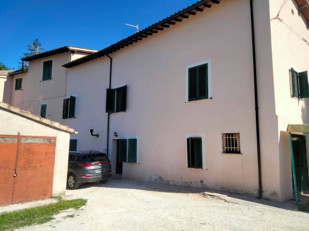 casa indipendente in vendita a Campello sul Clitunno