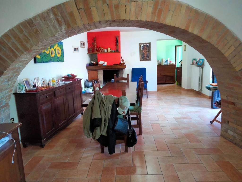 casa indipendente in vendita a Campello sul Clitunno