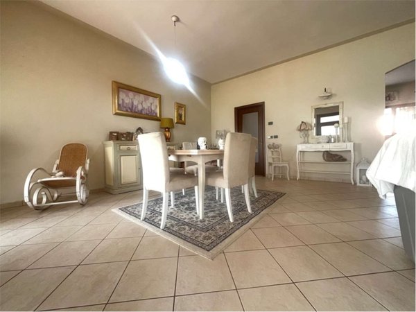 casa indipendente in vendita a Campello sul Clitunno