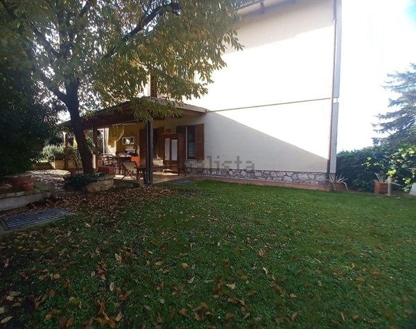 casa indipendente in vendita a Campello sul Clitunno