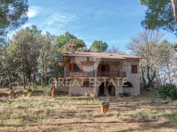 casa indipendente in vendita a Campello sul Clitunno