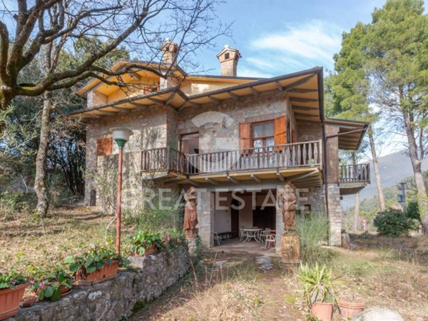 casa indipendente in vendita a Campello sul Clitunno