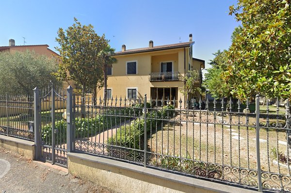 casa indipendente in vendita a Campello sul Clitunno