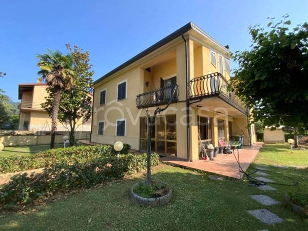 casa indipendente in vendita a Campello sul Clitunno