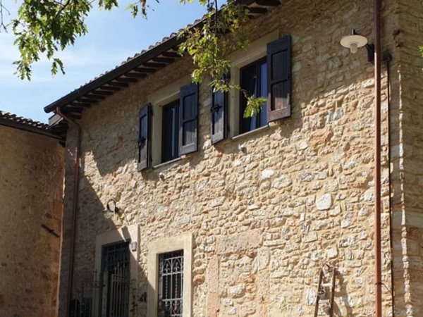 casa indipendente in vendita a Campello sul Clitunno in zona Acera