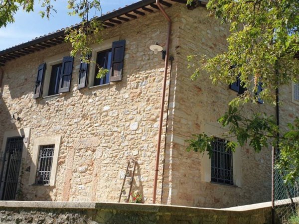 casa indipendente in vendita a Campello sul Clitunno in zona Acera