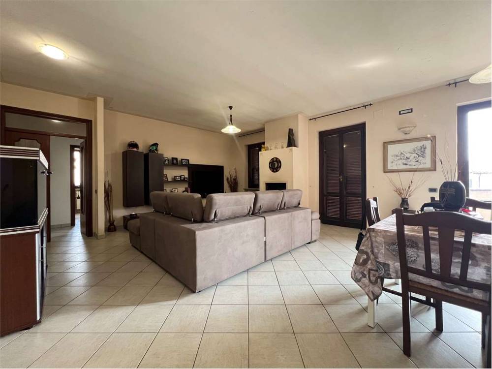 casa indipendente in vendita a Campello sul Clitunno
