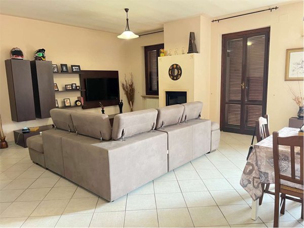 casa indipendente in vendita a Campello sul Clitunno