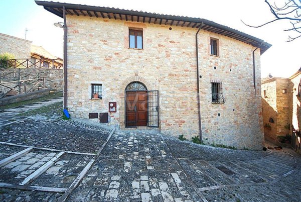 appartamento in vendita a Campello sul Clitunno in zona Acera