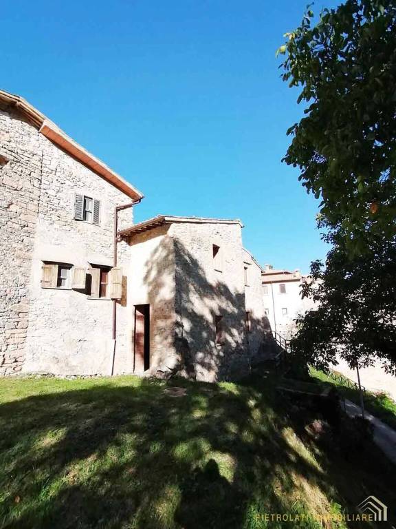 appartamento in vendita a Campello sul Clitunno in zona Acera