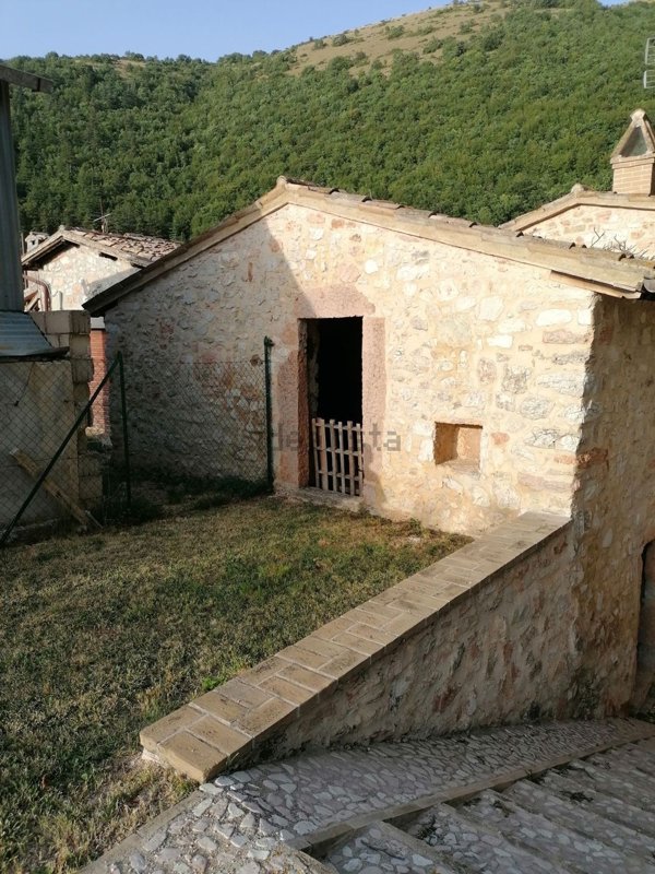 appartamento in vendita a Campello sul Clitunno in zona Acera