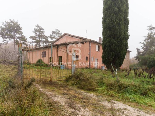 casa indipendente in vendita a Campello sul Clitunno