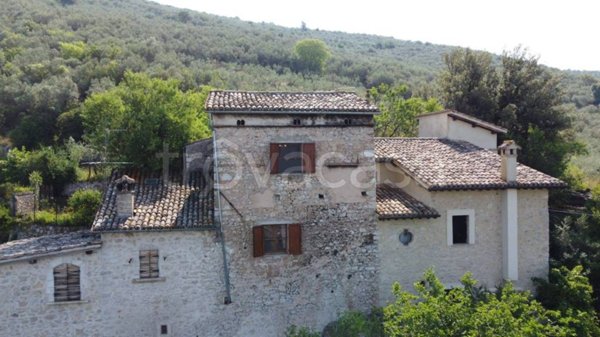 casa indipendente in vendita a Campello sul Clitunno in zona Campello Alto