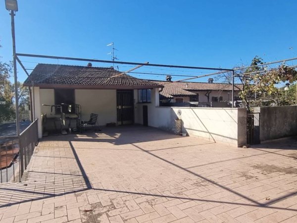 casa indipendente in vendita a Campello sul Clitunno
