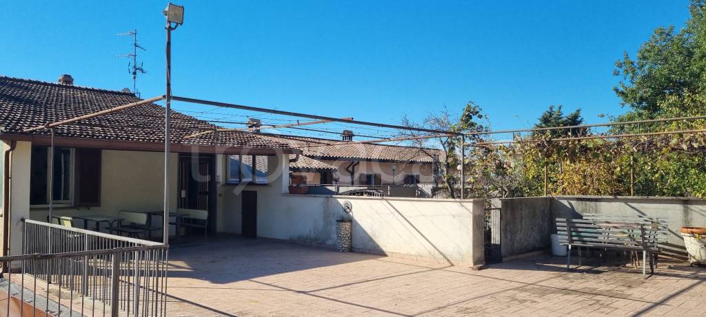 casa indipendente in vendita a Campello sul Clitunno in zona Pissignano