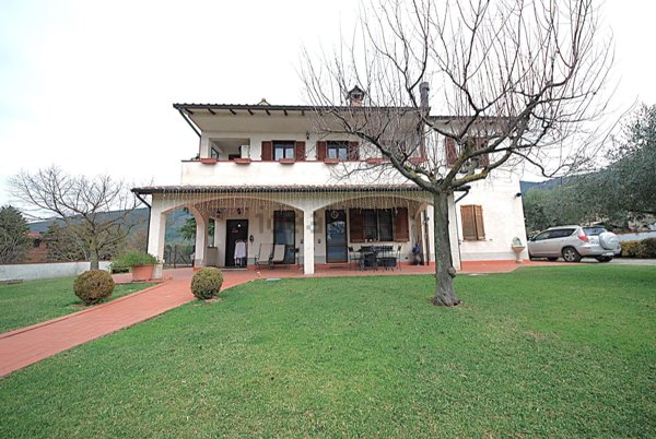 casa indipendente in vendita a Campello sul Clitunno