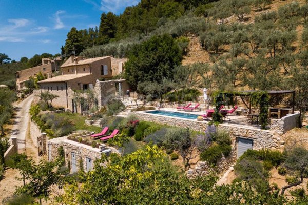 casa indipendente in vendita a Campello sul Clitunno