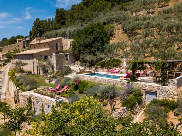 casa indipendente in vendita a Campello sul Clitunno