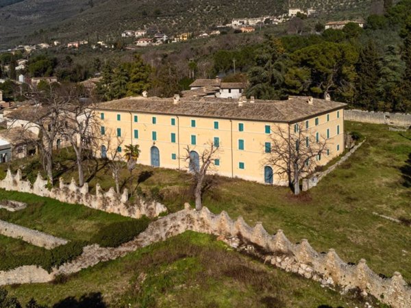 casa indipendente in vendita a Campello sul Clitunno