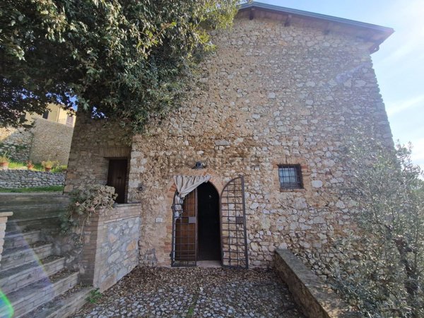 casale in vendita a Campello sul Clitunno