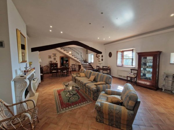 casa indipendente in vendita a Campello sul Clitunno