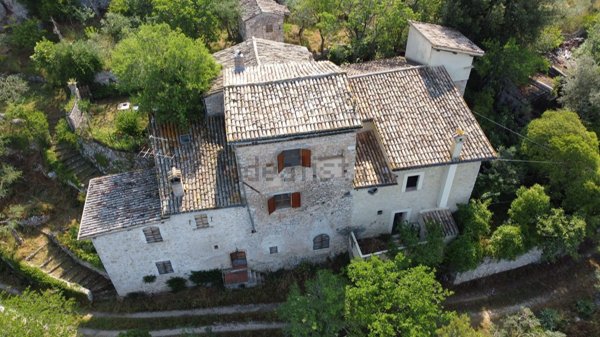 casale in vendita a Campello sul Clitunno