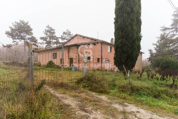 casa indipendente in vendita a Campello sul Clitunno