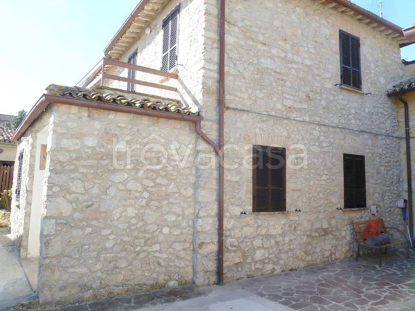 casa indipendente in vendita a Campello sul Clitunno
