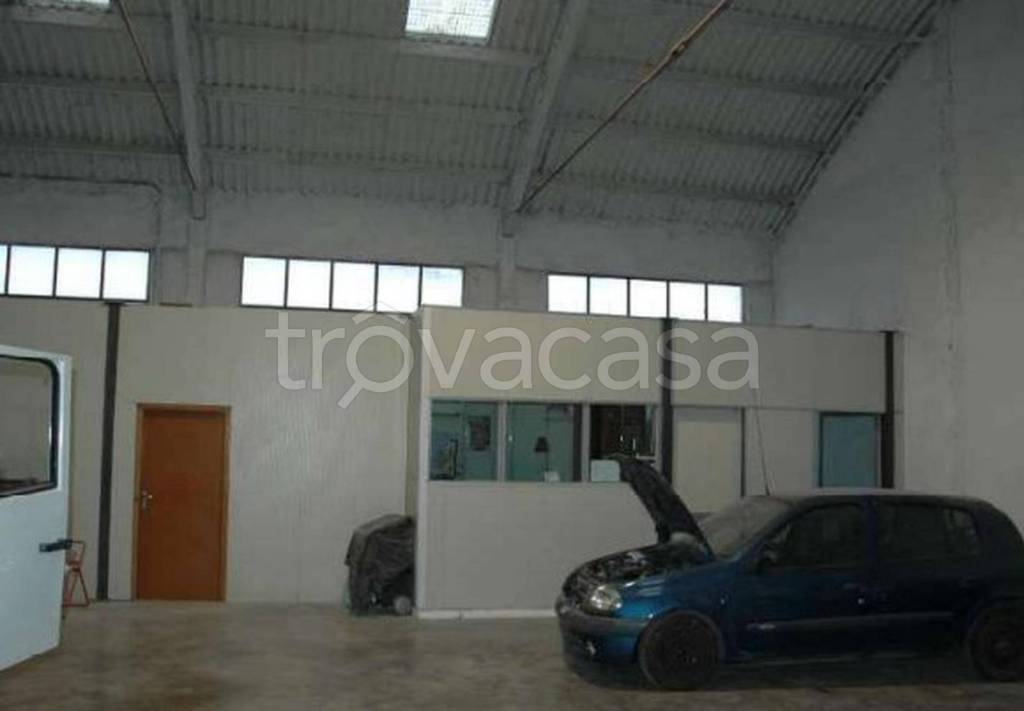 locale commerciale in vendita a Campello sul Clitunno