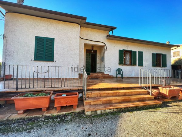 esavano in vendita a Campello sul Clitunno in zona Pissignano