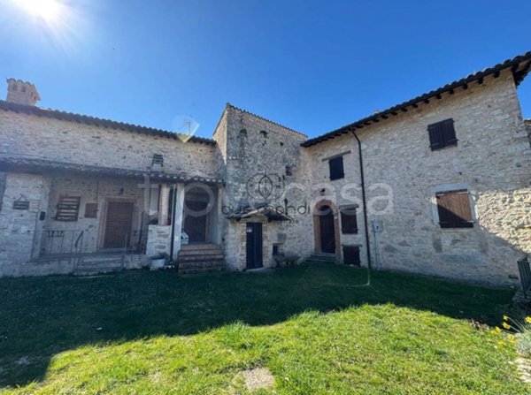 casa indipendente in vendita a Campello sul Clitunno in zona Agliano