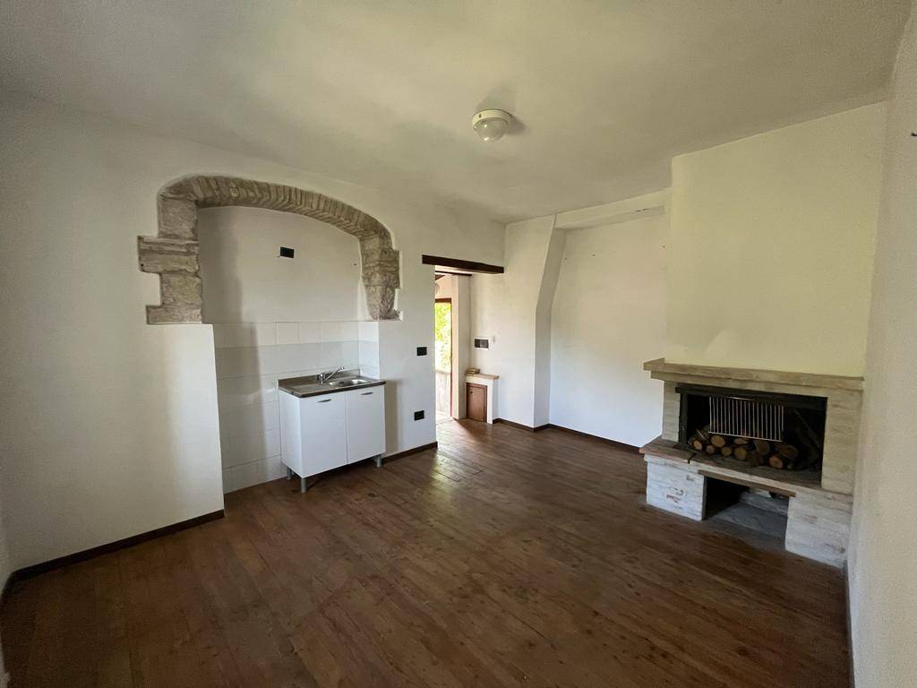 casa indipendente in vendita a Campello sul Clitunno in zona Campello Alto