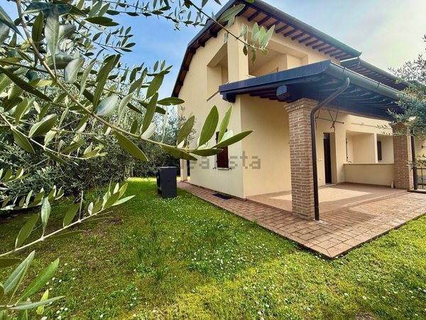 casa indipendente in vendita a Campello sul Clitunno