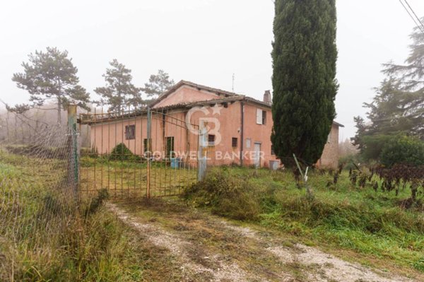 casa indipendente in vendita a Campello sul Clitunno in zona Lenano