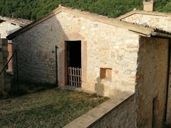 casa indipendente in vendita a Campello sul Clitunno in zona Acera