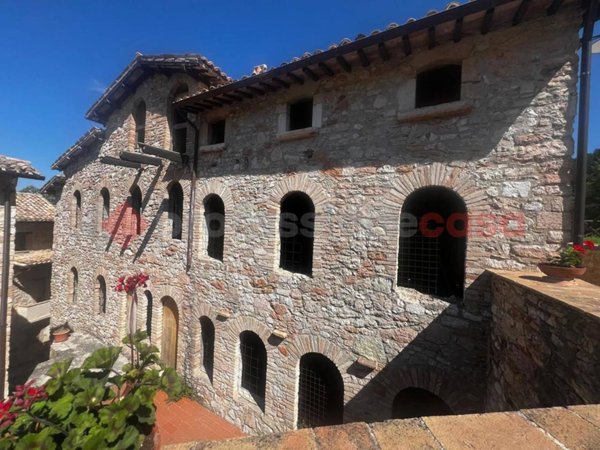 appartamento in vendita a Campello sul Clitunno in zona Acera